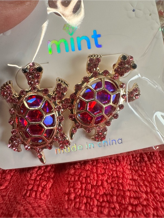 Mint Jewelry - Mint Pink and Red Turtle Crystal Stud Earrings